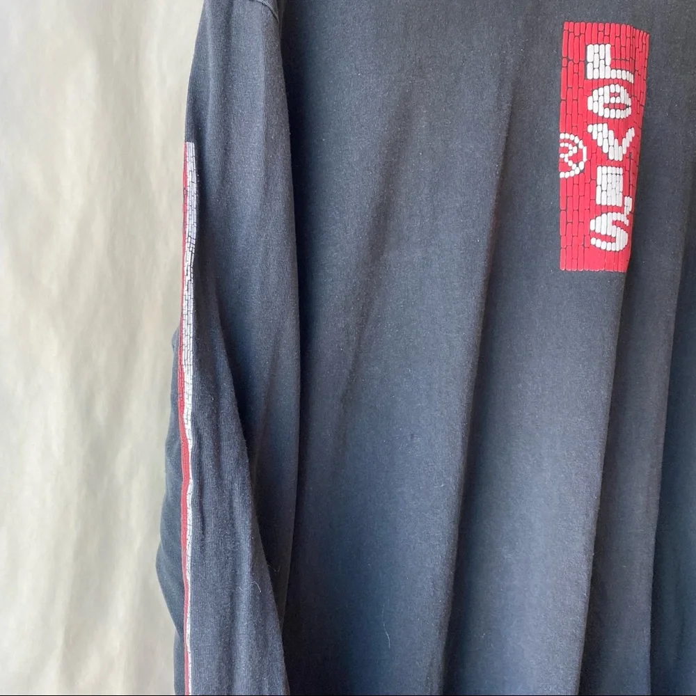 Mens xlarge long sleeved navy blue Levi’s t‎ shirt